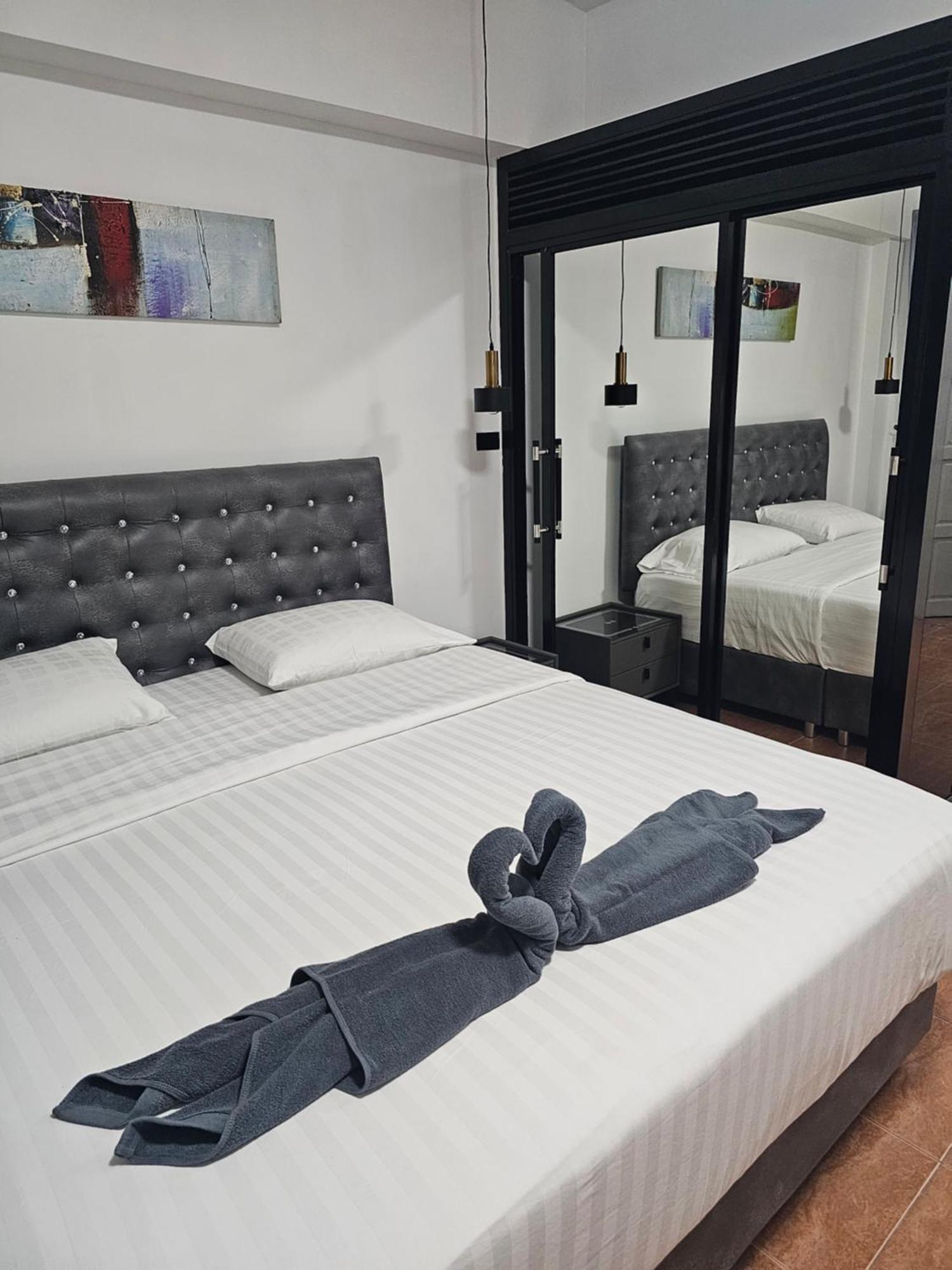Happy Beach Jomtien Guesthouse Exterior foto